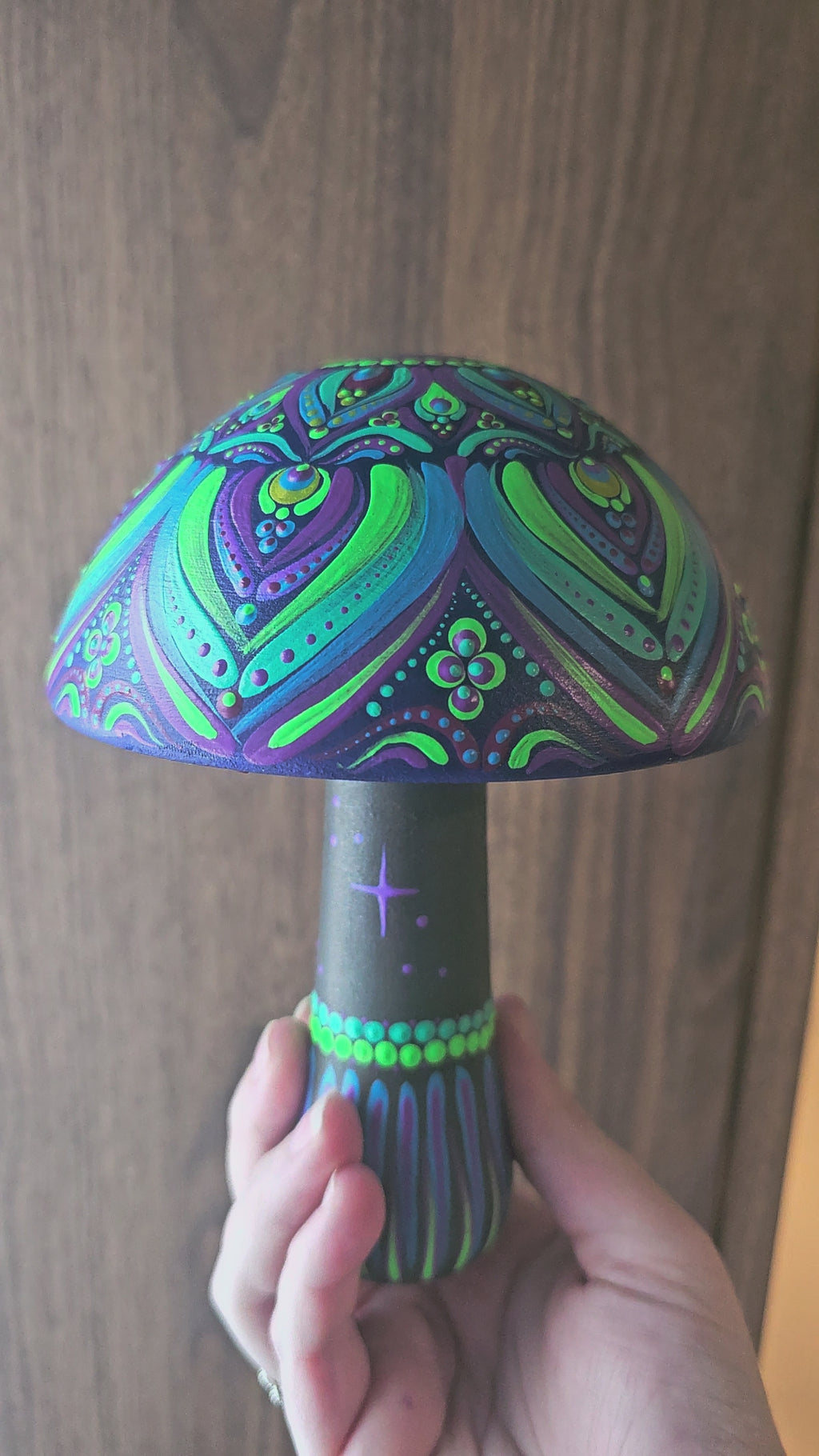 Very large UV mushroom 🍄✨