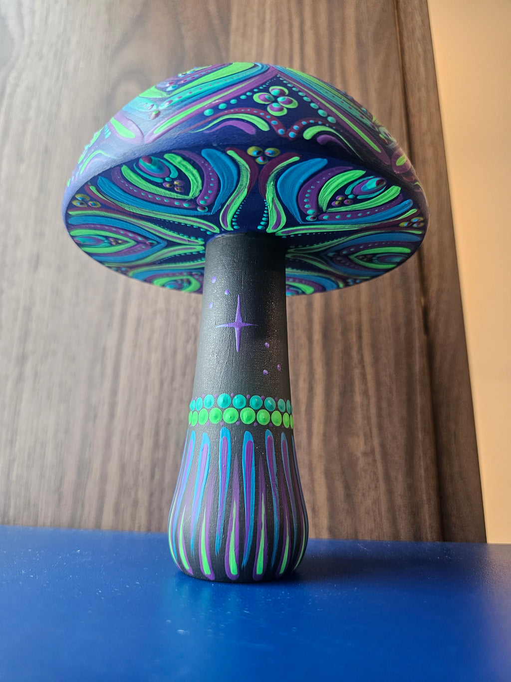 Very large UV mushroom 🍄✨