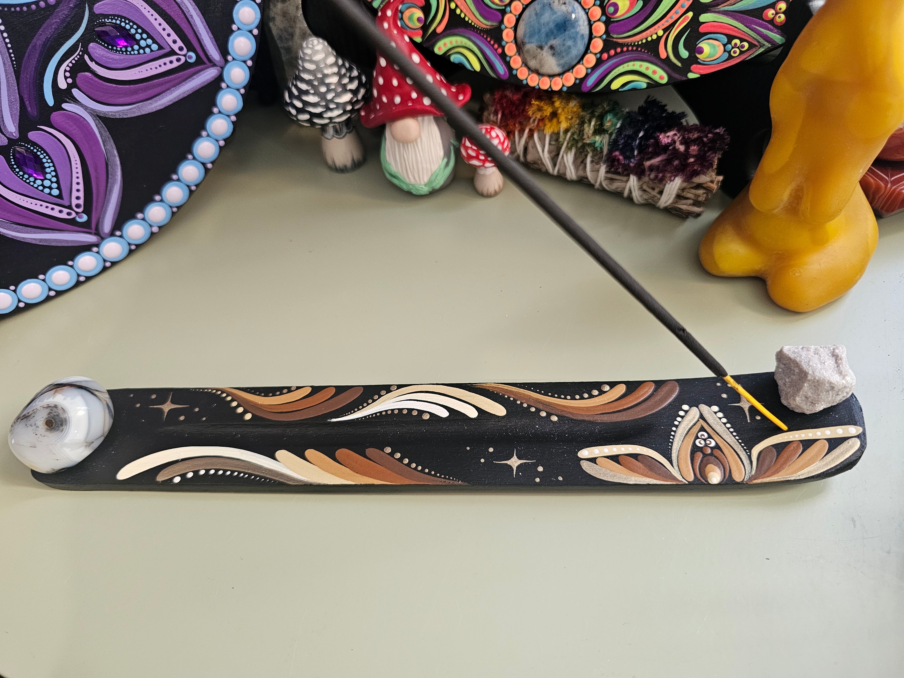 Incense burner with striated agate