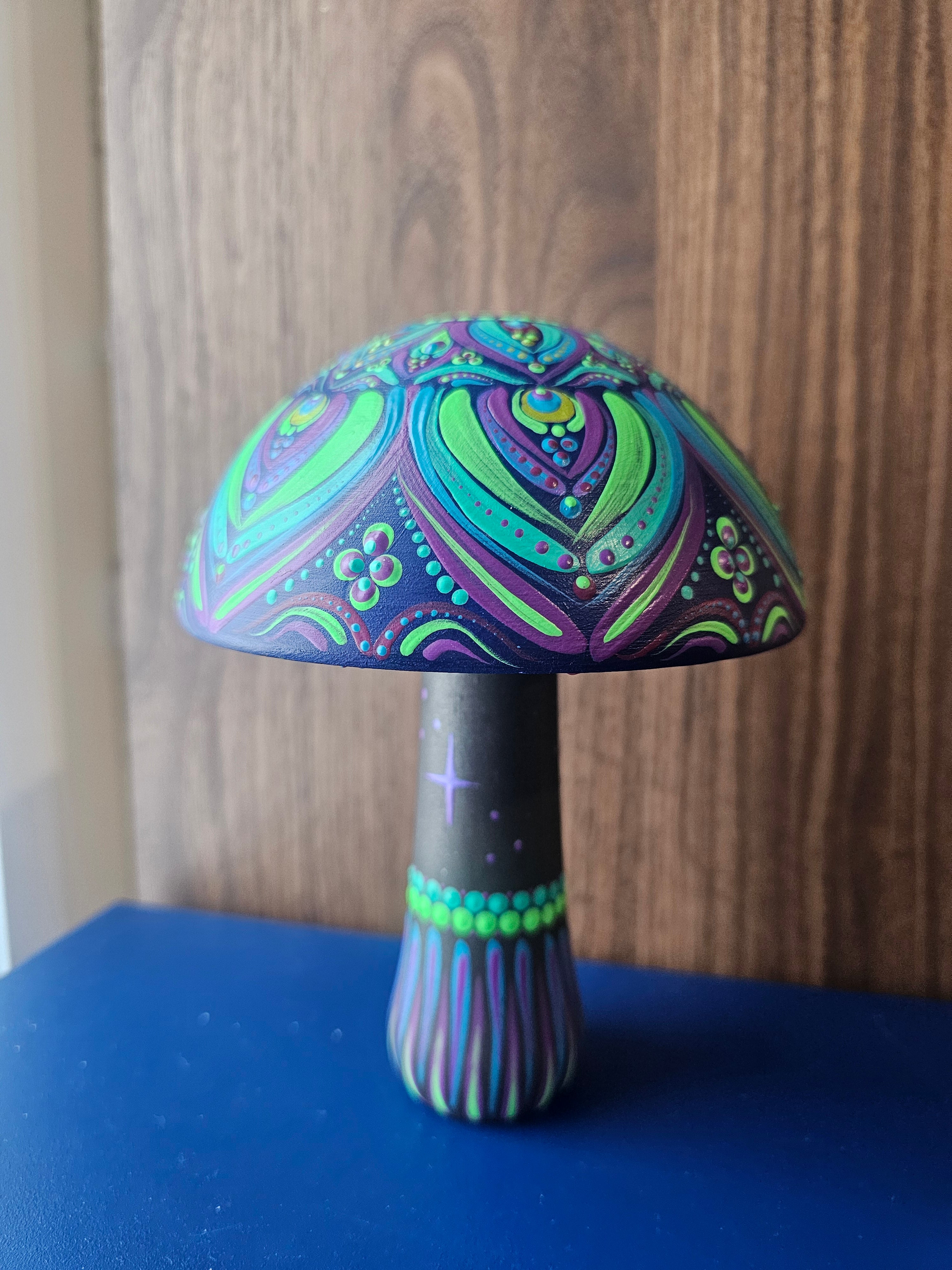 Very large UV mushroom 🍄✨