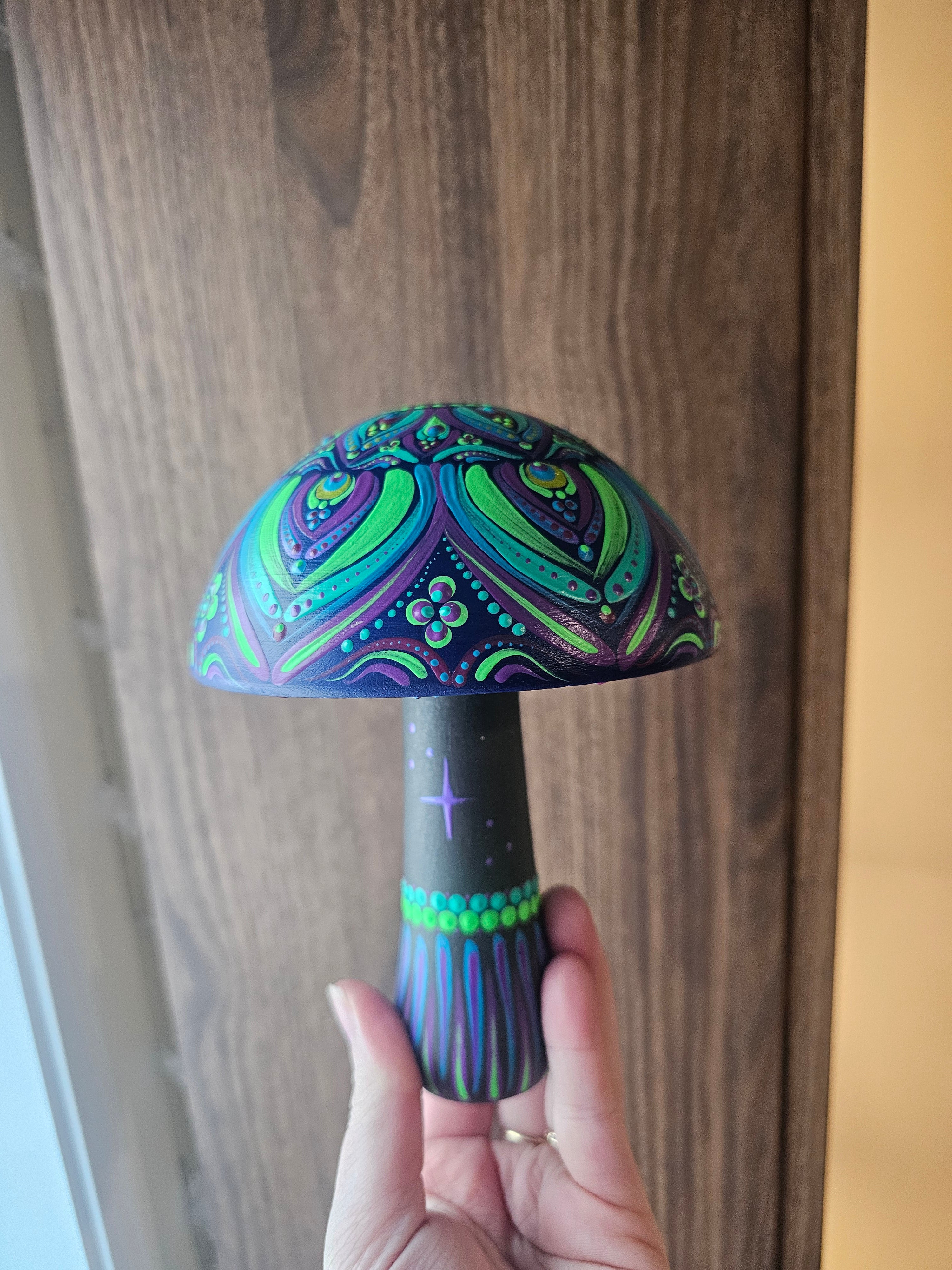 Very large UV mushroom 🍄✨