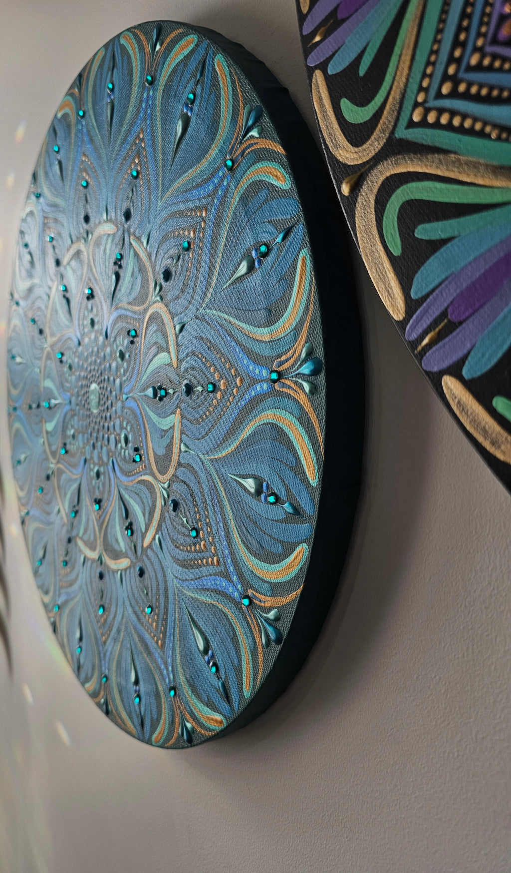 Larmes de sirène. Afficher au centre holistique l'Harmonie.