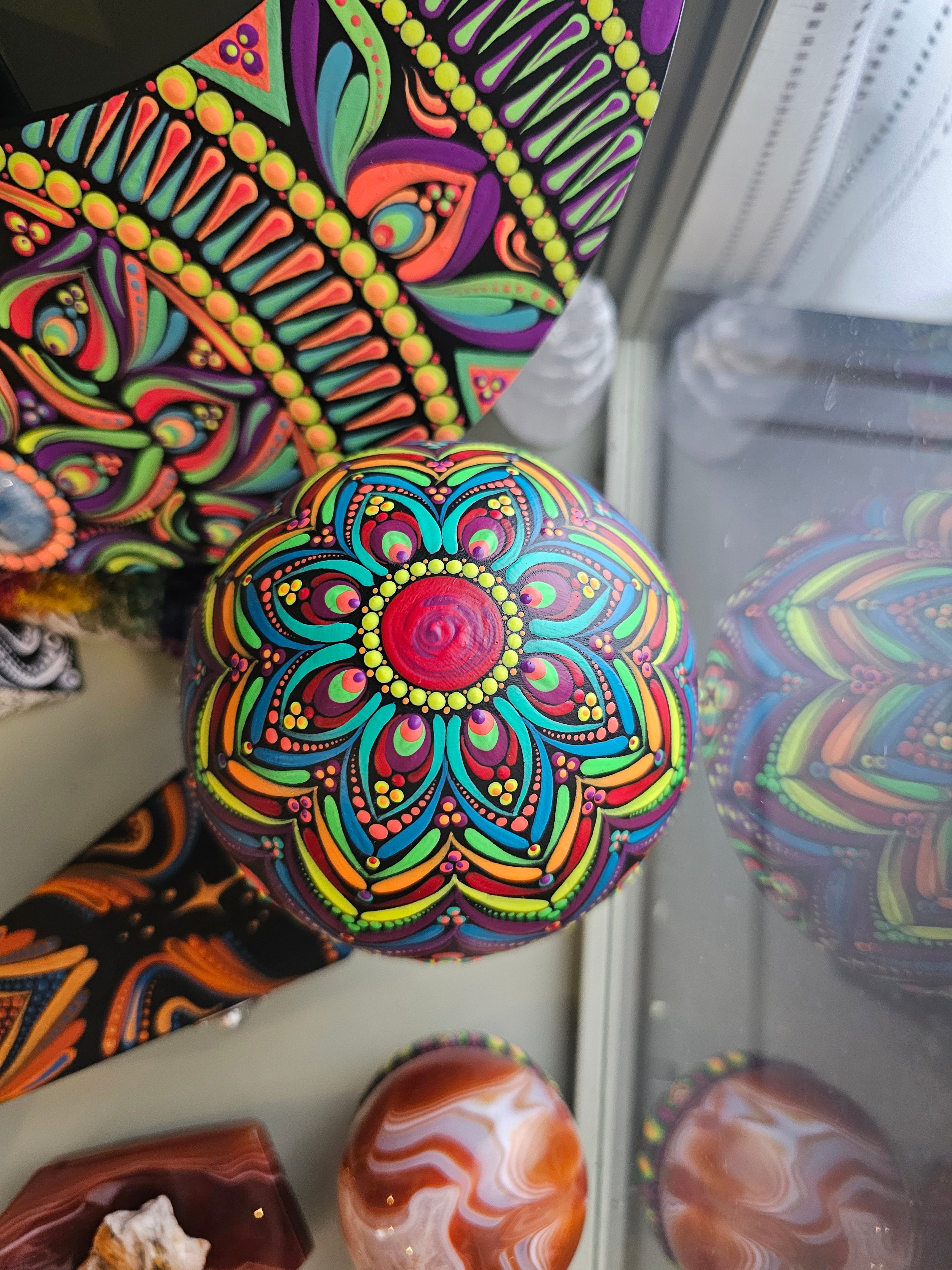 Large mushroom, UV ✨🍄🌈