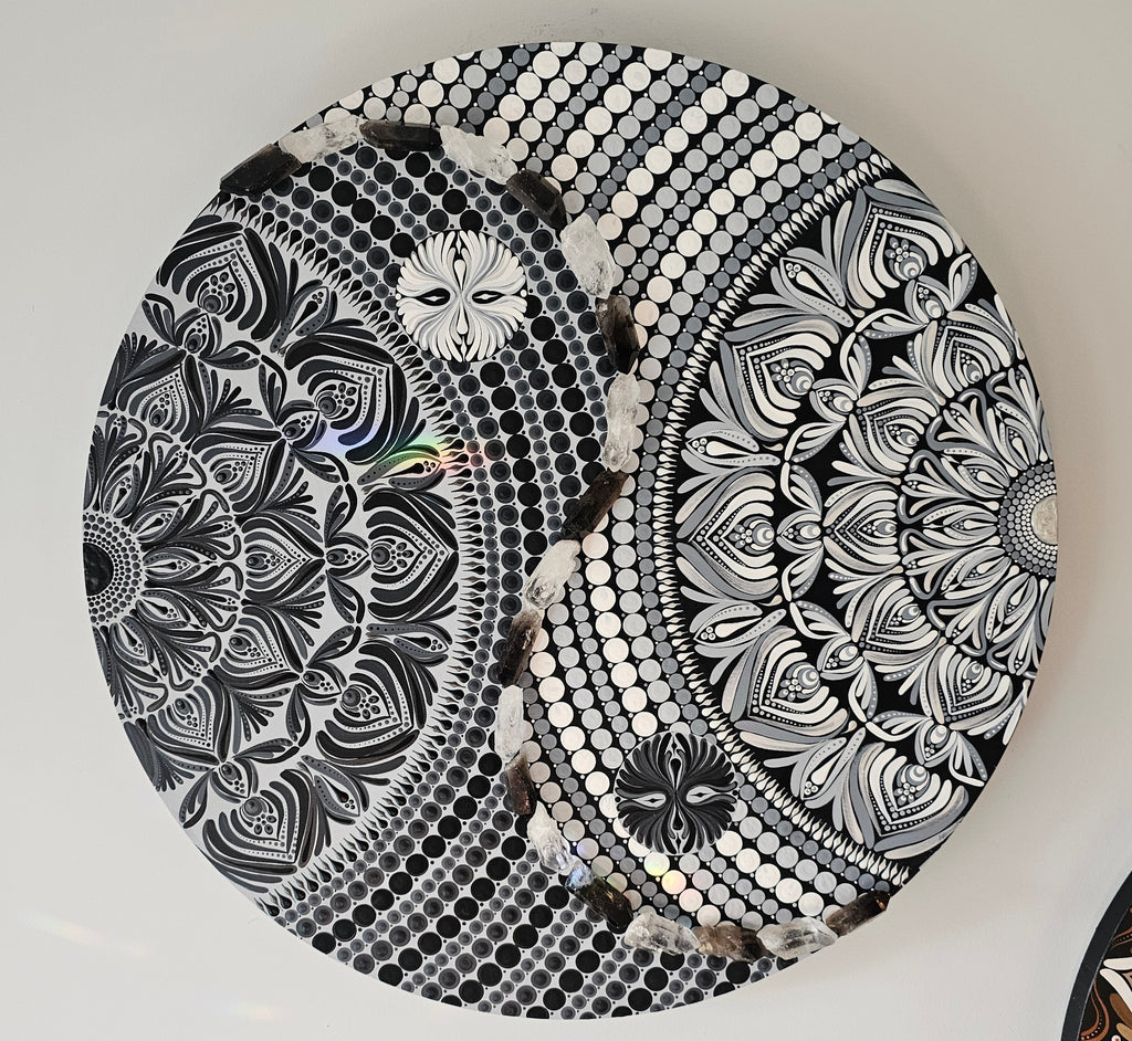 L'ombre et la lumière 🖤☯️🤍Afficher au centre Holistique l'Harmonie.