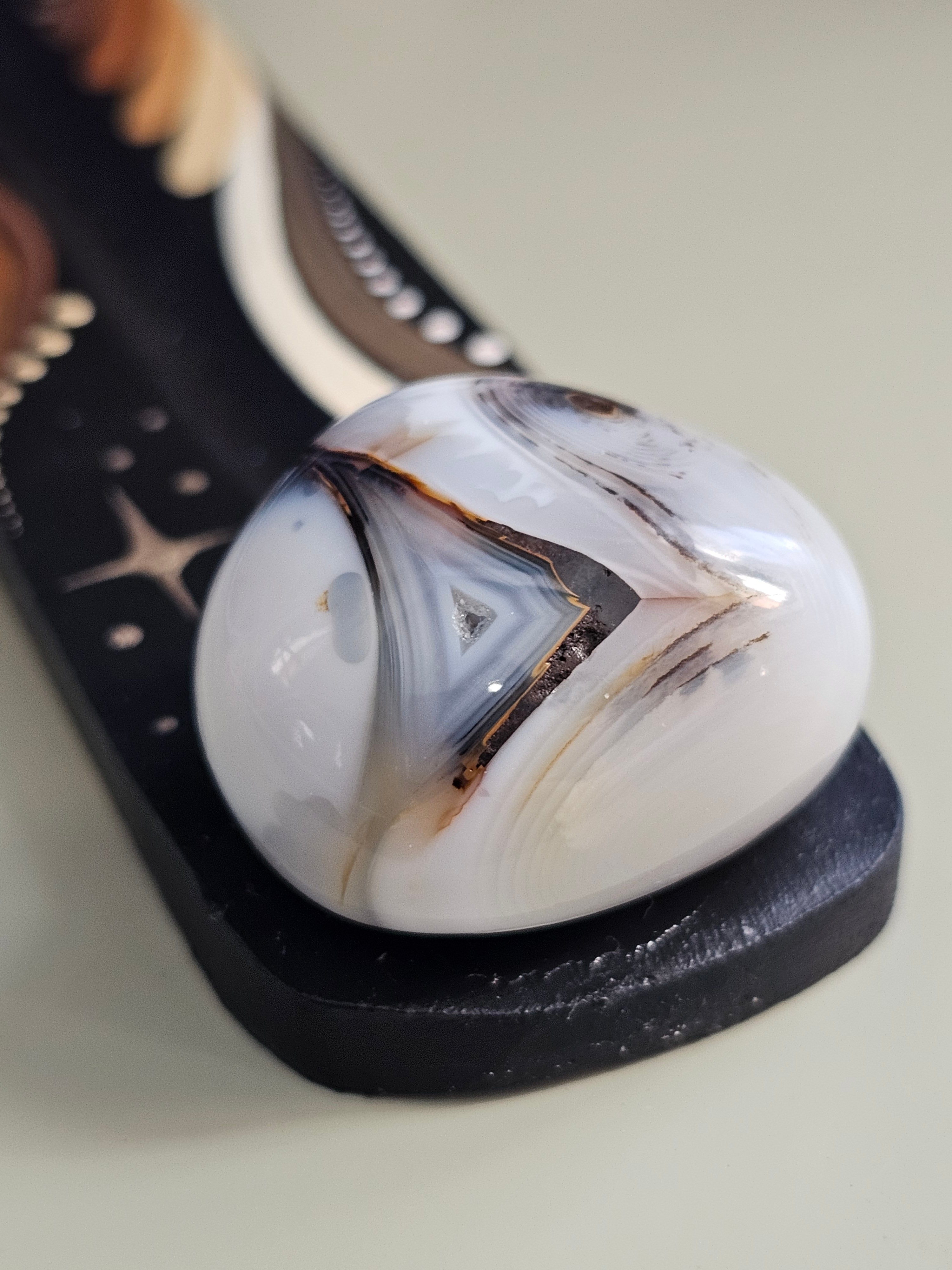 Incense burner with striated agate